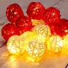 Iris Gömb alakú fonott/rattan/4m/fehér + piros/20db LED-es/3xAA elemes fényfüzér, fénydekoráció