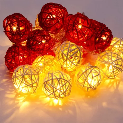 Iris Gömb alakú fonott/rattan/4m/fehér + piros/20db LED-es/3xAA elemes fényfüzér, fénydekoráció