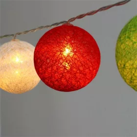   Iris Gömb alakú 6cm/színes fonott/1,5m/piros-fehér-zöld/10db LED-es/USB-s fényfüzér, fénydekoráció