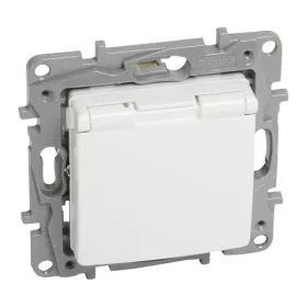   Legrand 764532 Niloé csapófedeles gyermekvédelemmel fehér 2P+F aljzat