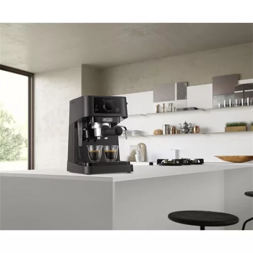 Čierny espresso kávovar DeLonghi EC235.BK Stilosa