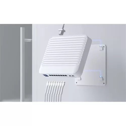 Ubiquiti USW-Pro-8-PoE 8-portni GbE LAN 6xPoE/PoE+ 2x PoE++ 2xSFP+ port 120W port L3 upravljani preklopnik