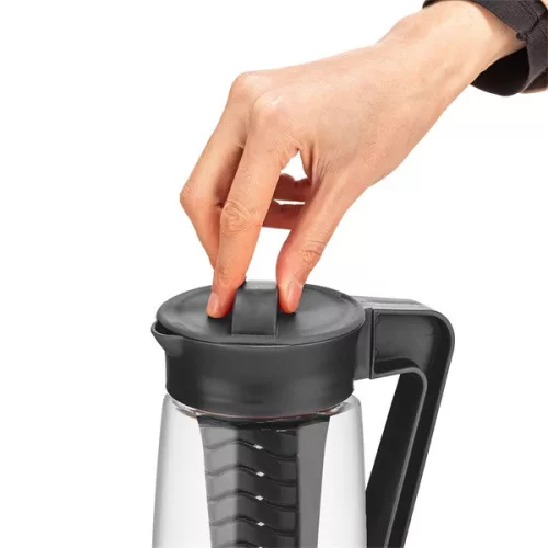 IRIS C-00250 Karefe Cană ovală cu suport pentru fructe 1.600ml, culoare neagră sau fildeș