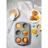 Tavă de copt pentru brioșe din silicon IRIS MIX pentru 6 bucăți, culoare gri, neagră sau roșie SL-3207