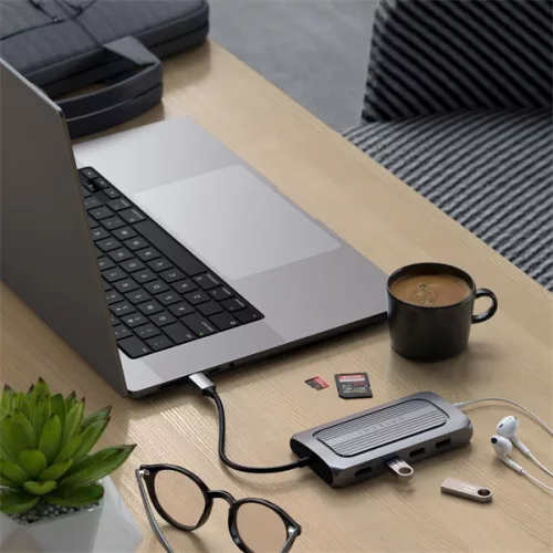 Satechi ST-U4MA3M USB 4 HUB, vesmírne sivý