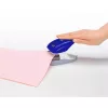 Zusätzlich japanischer, klammerloser blauer Tischhefter und Locher