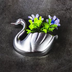   IRIS E5599 ezüst-, vagy arany színű, hattyú alakú hűtőmágnes művirággal 8x8cm