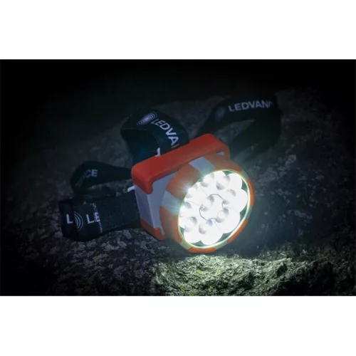 Die batteriebetriebene Stirnlampe von Ledvance kann aufgehängt werden.