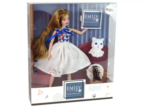 Baby Doll baba macskás hosszú barna hajjal.