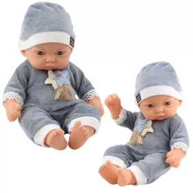 Baby Doll szürke pizsamában és csillagokkal a kalapban