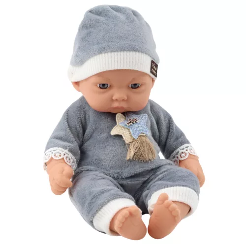 Baby Doll szürke pizsamában és csillagokkal a kalapban