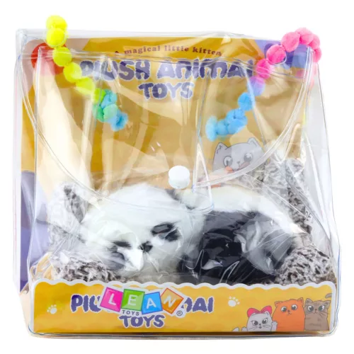 Alvó panda párnán figura szőrrel és átlátszó táskával