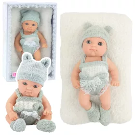   Baba takaróval, fehér és szürke ruhában, kalapban, 18 cm