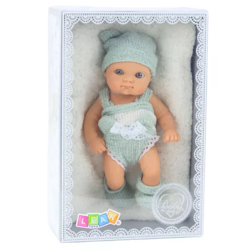 Baba takaróval, fehér és szürke ruhában, kalapban, 18 cm