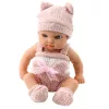 Baba takaróval, fehér és rózsaszín ruhákkal, kalappal, 18 cm