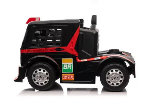 Autó Mercedes XMX622 piroshoz