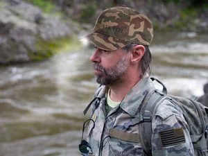 Sixtol LED siltes sapka B-CAP 25lm világítással, újratölthető, USB terepszínű