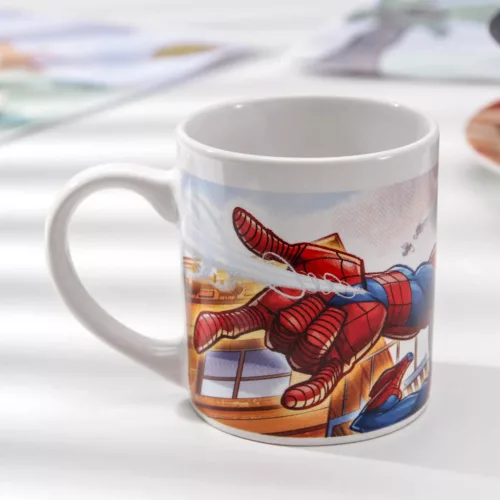 Porcelánový hrnček Spider-Man Streets 235 ml (8 oz) v darčekovej krabičke