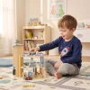 Fából készült garázs parkoló kétszintes benzinkút