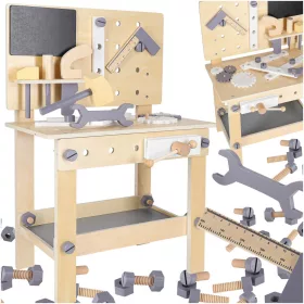   Fából készült műhely szerszámokkal egy asztalon DIY készlet