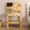 Fából készült műhely szerszámokkal egy asztalon DIY készlet