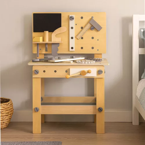 Fából készült műhely szerszámokkal egy asztalon DIY készlet